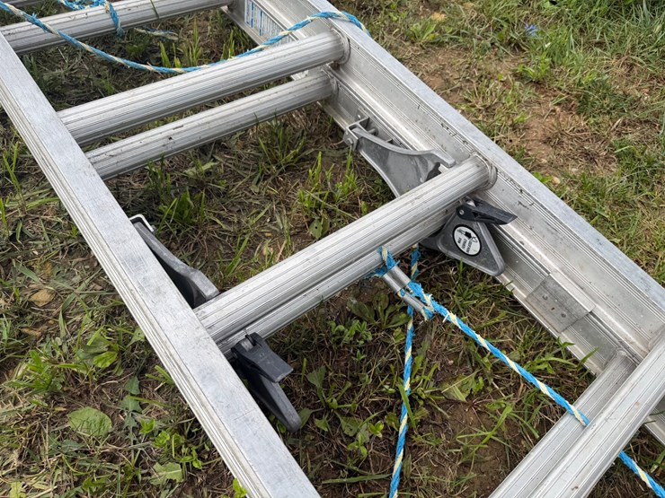 #4043-•-werner-aluminum-extension-ladder-image-5