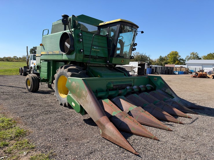 1981-john-deere-7720-image-3