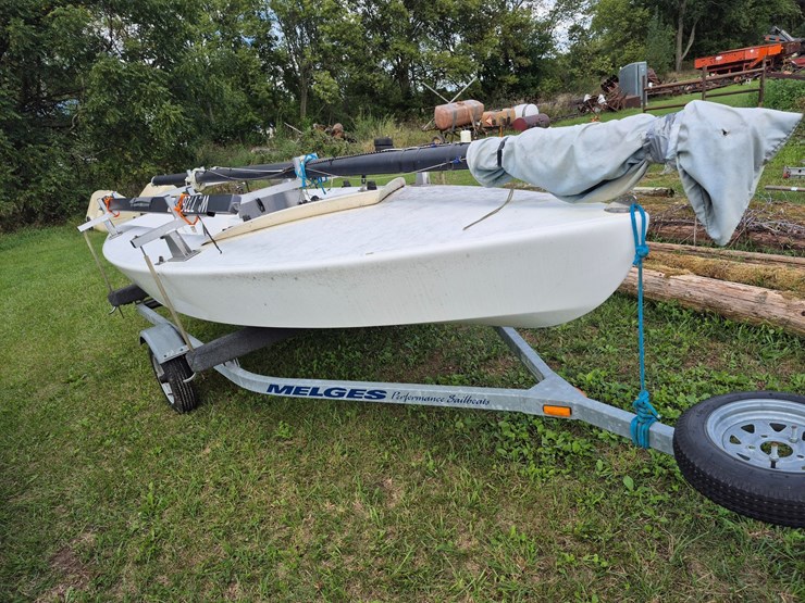 #4007-•-16'-fiberglass-sailboat-image-1