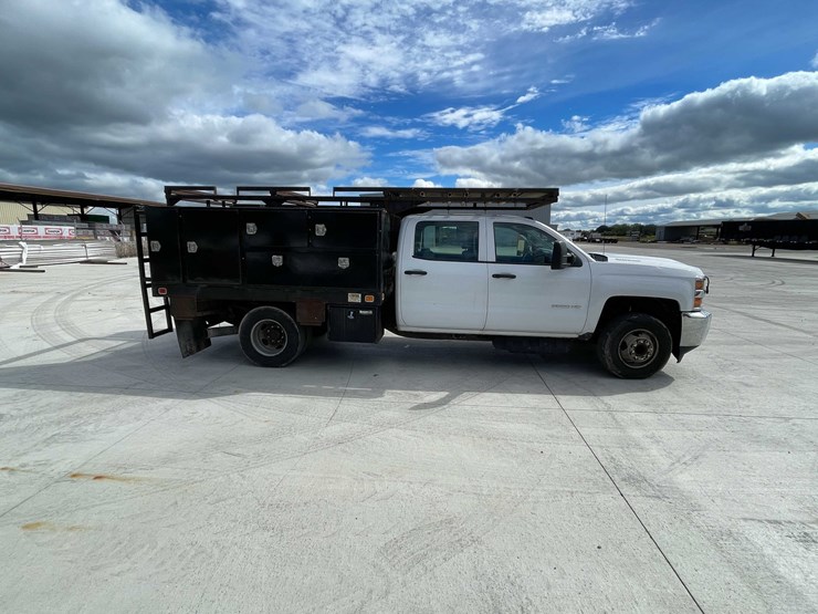 2018-chevrolet-3500-image-4