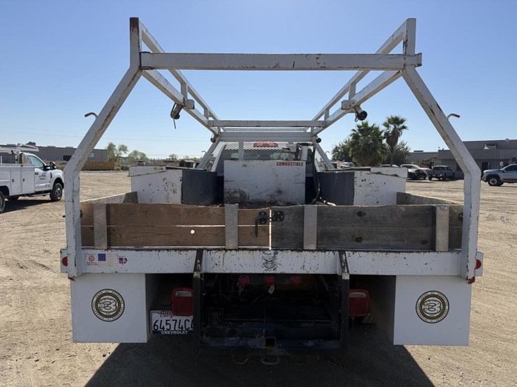 2025-chevrolet-3500-image-8