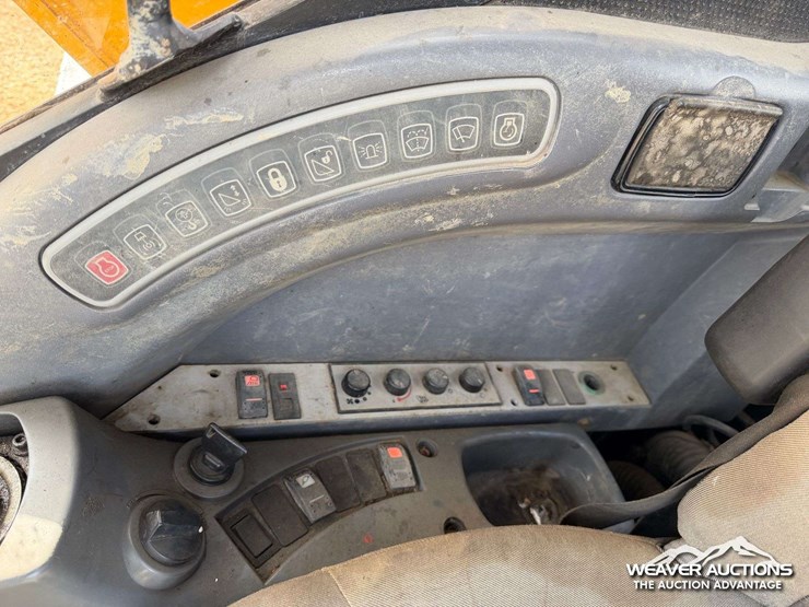 jcb-js220-lc-image-10