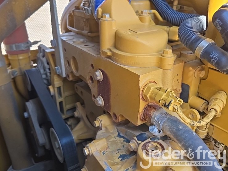 2021-caterpillar-d4-lgp-image-48