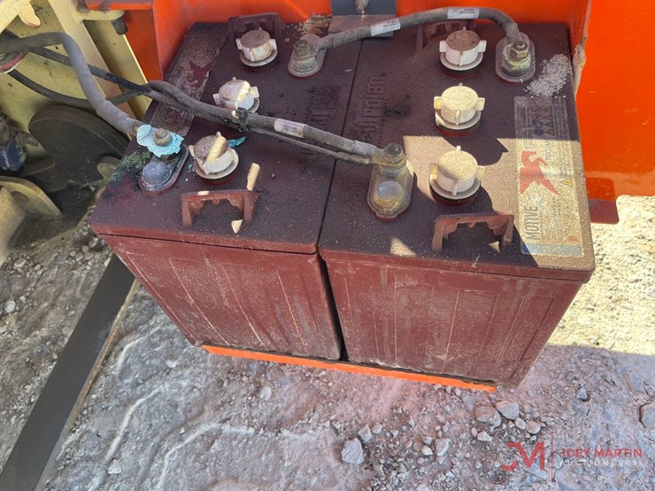 2015-jlg-1230es-image-17