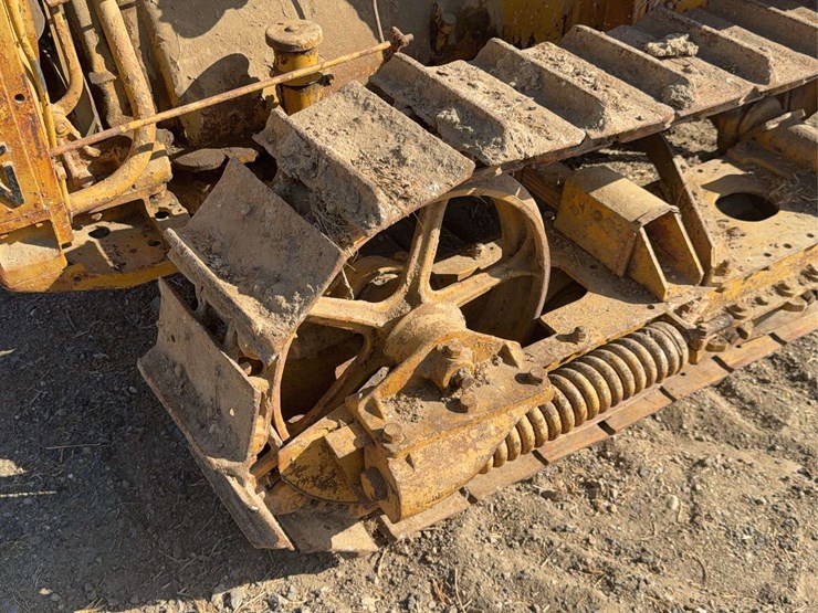 caterpillar-fifteen-image-10