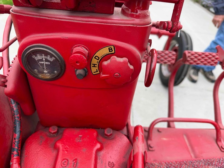 1948-ih-mccormick-farmall-super-a-tractor-image-12