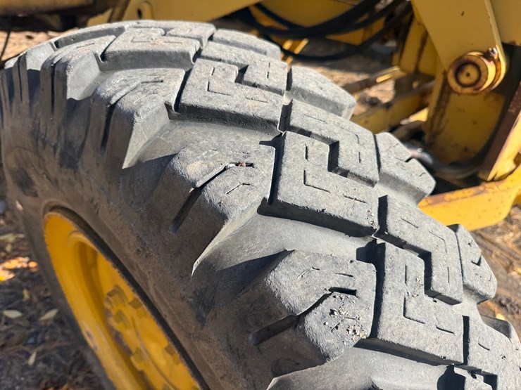 #3534-•-komatsu-gd305a-motor-grader-image-107