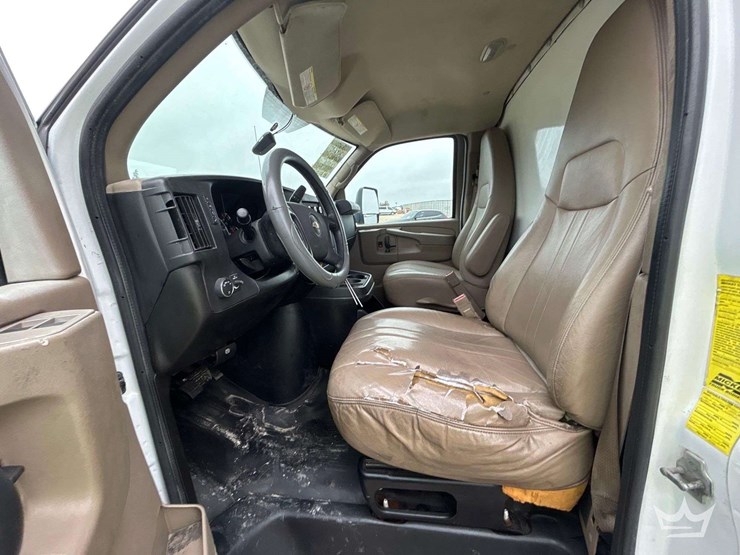 2015-chevrolet-express-4500-image-24