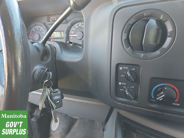 2013-ford-cargo-image-20
