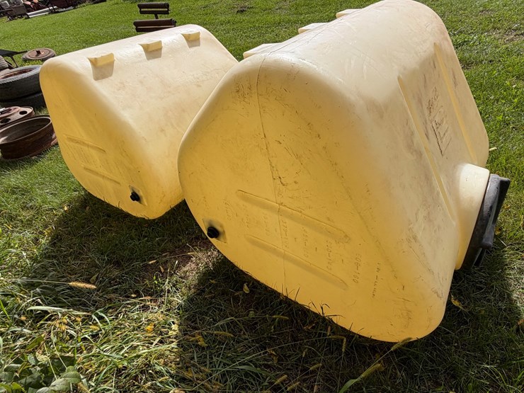 #4040-•-plastic-saddle-tanks-image-5