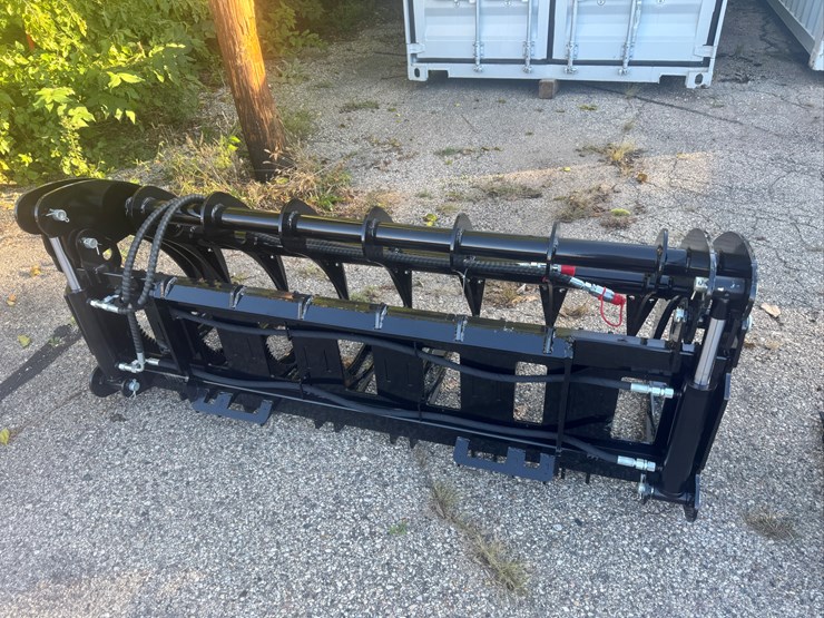 future-skid-steer-grapple-/-curved-log-grapple-image-5