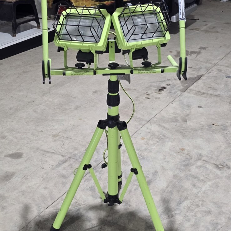 Adjustable Tripod Work Light