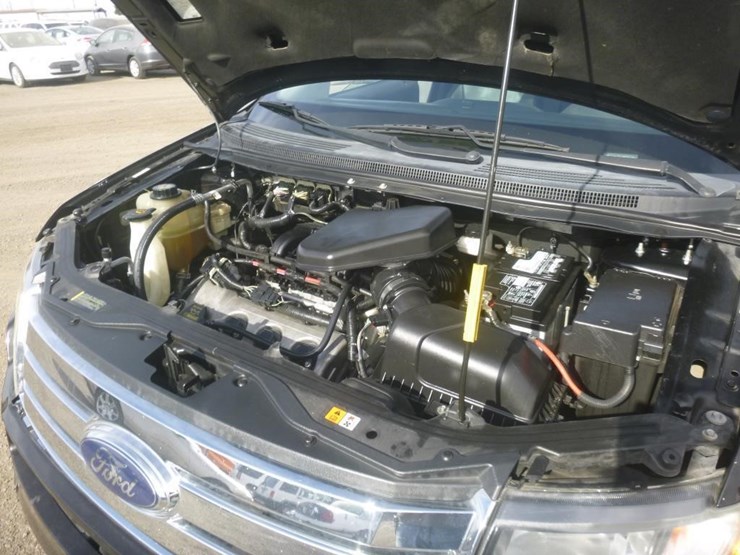 2010-ford-edge-image-13