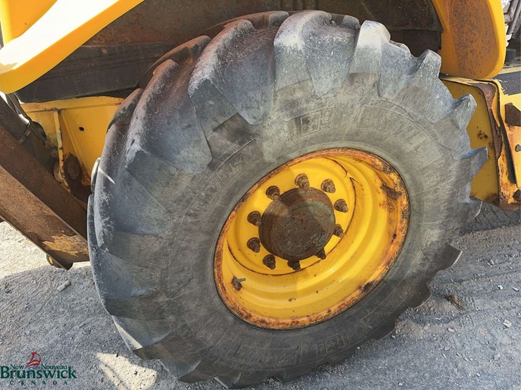 new-holland-b95b-image-9