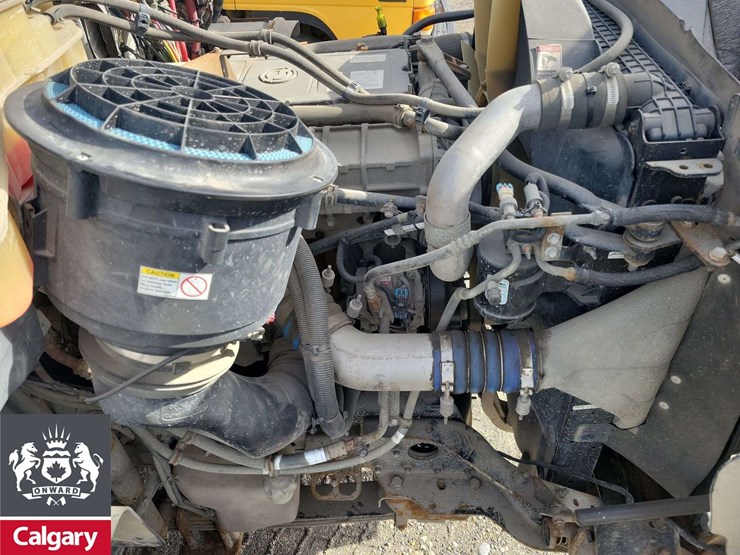 2016-freightliner-114sd-image-38