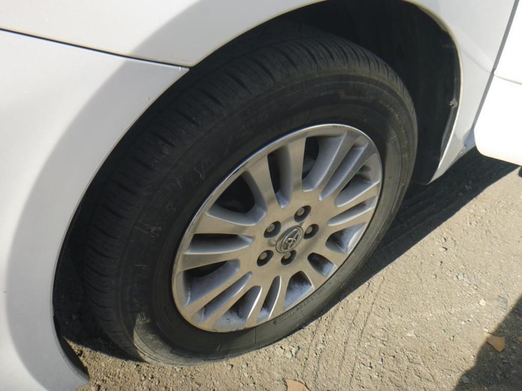2009-toyota-sienna-image-13