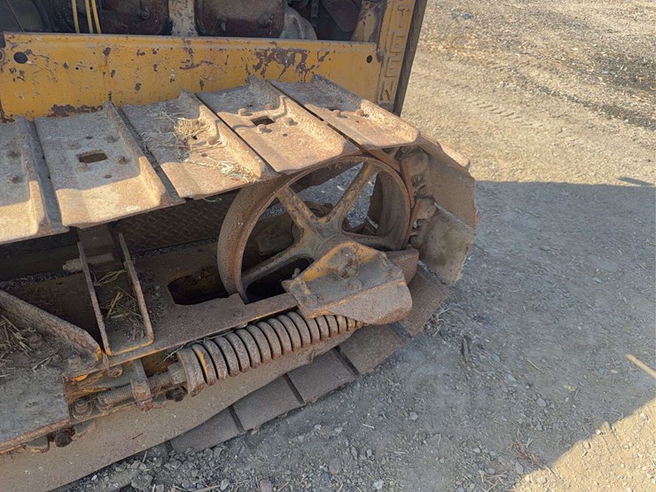 caterpillar-fifteen-image-12