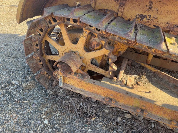 caterpillar-thirty-image-7
