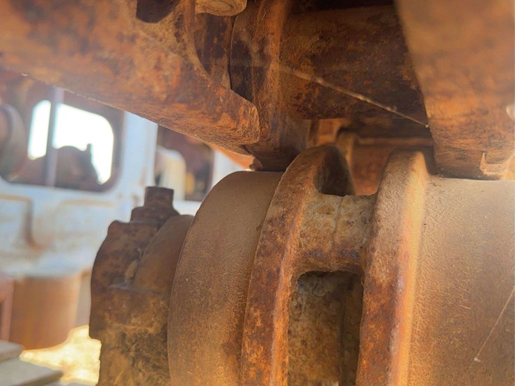 caterpillar-30-image-9