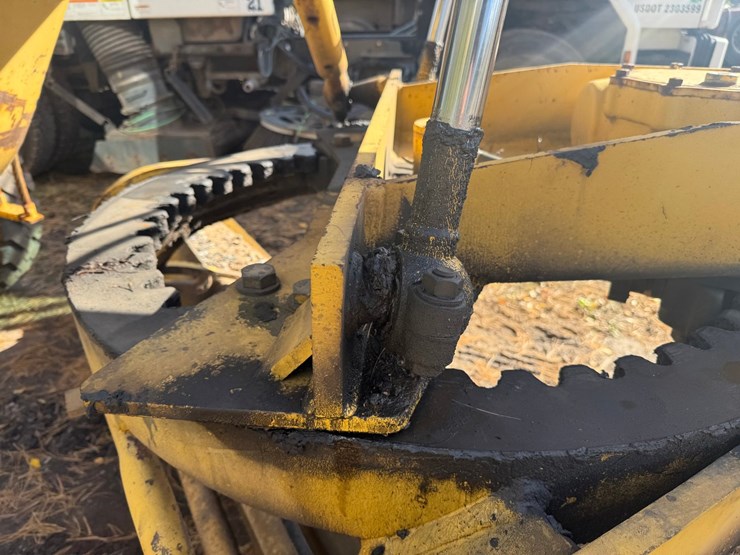 #3534-•-komatsu-gd305a-motor-grader-image-36