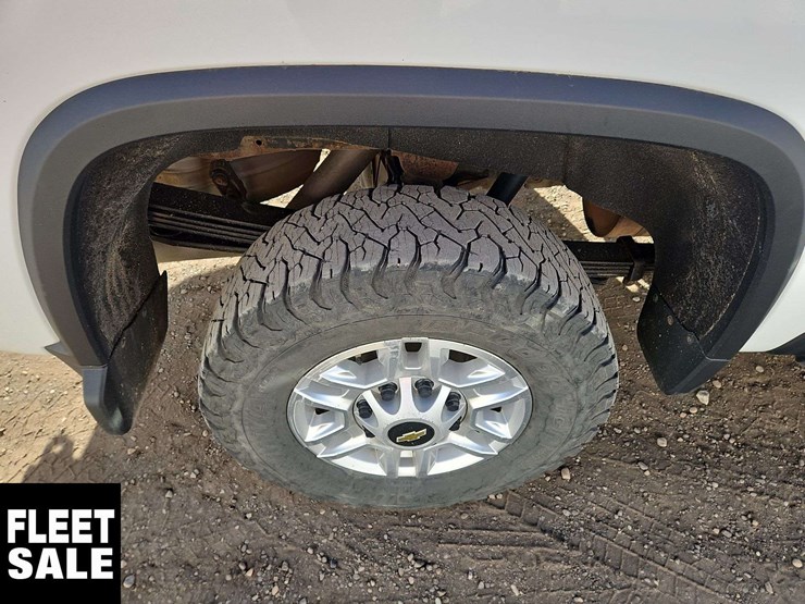 2022-chevrolet-silverado-2500hd-image-11