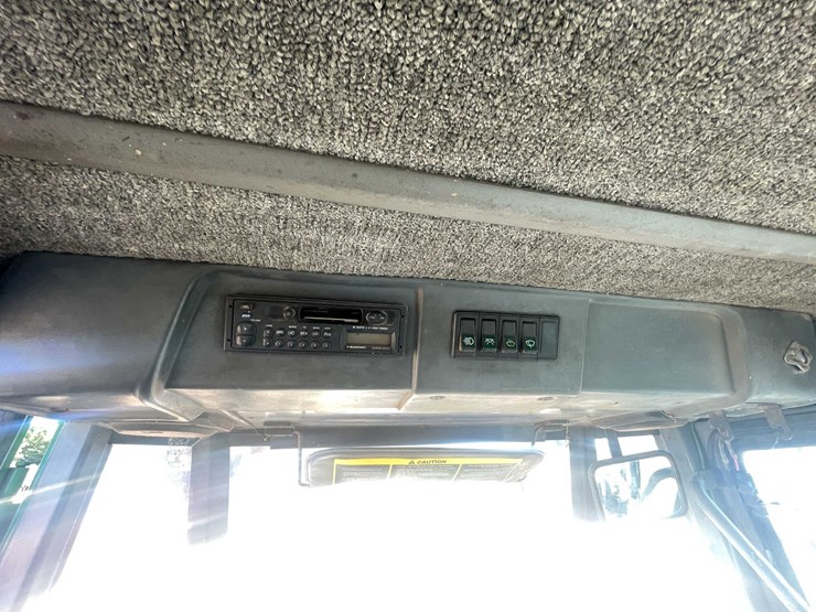 2000-john-deere-660-image-58