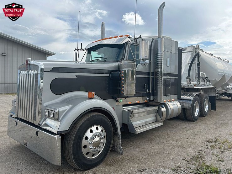2024-kenworth-w900l-image-1