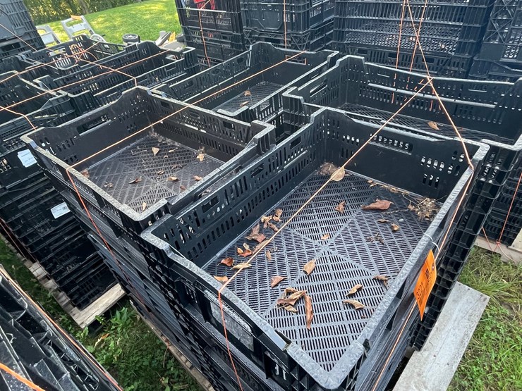 #3221-•-pallet-of-stackable-poly-crates-image-3