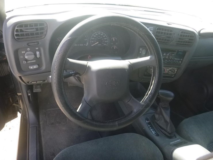 2002-chevrolet-blazer-image-9