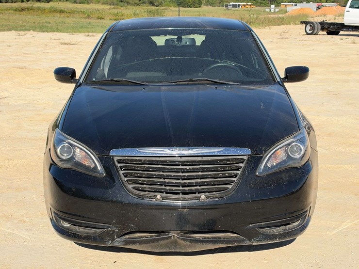 2014-chrysler-200-s-4-door-sedan-(150,748-miles)-image-5