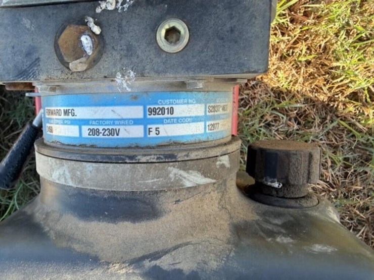 2-post-challenger-auto-lift-image-8