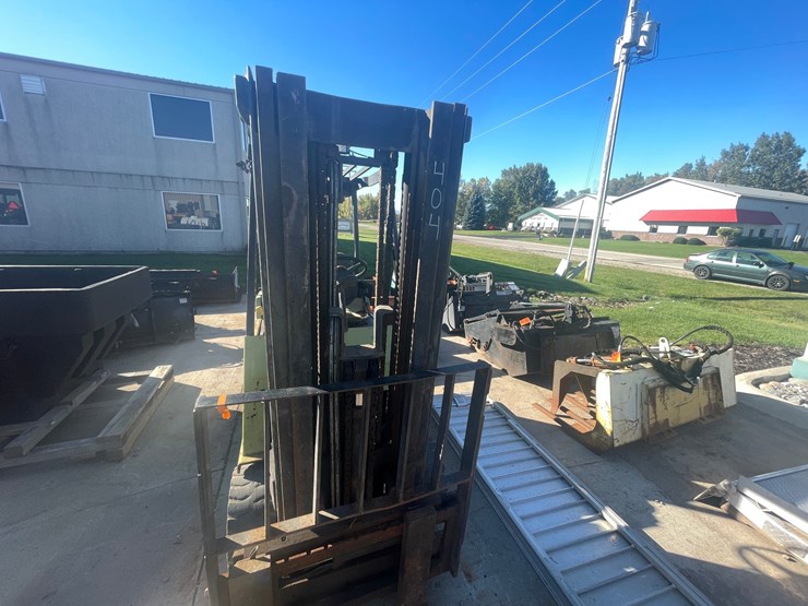 #1798-•-clark-lp-forklift-image-4