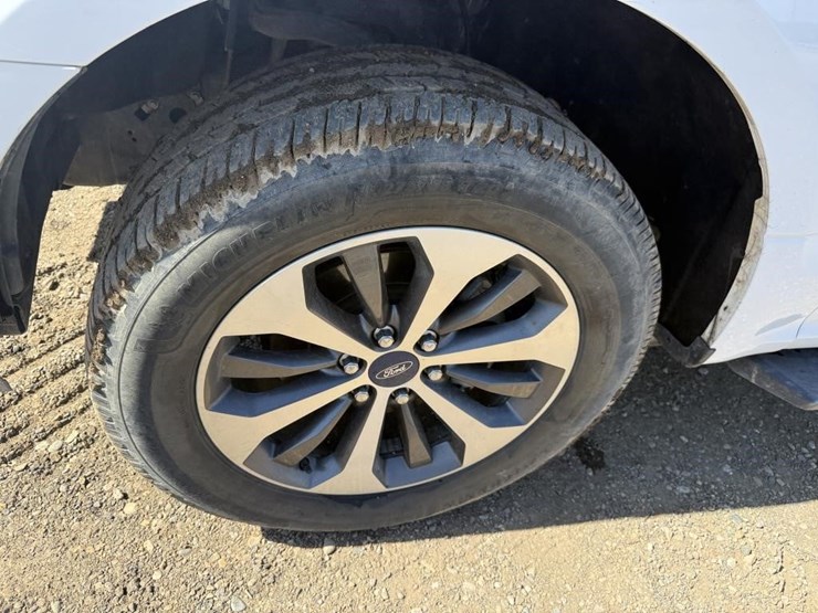 2020-ford-f150-image-23