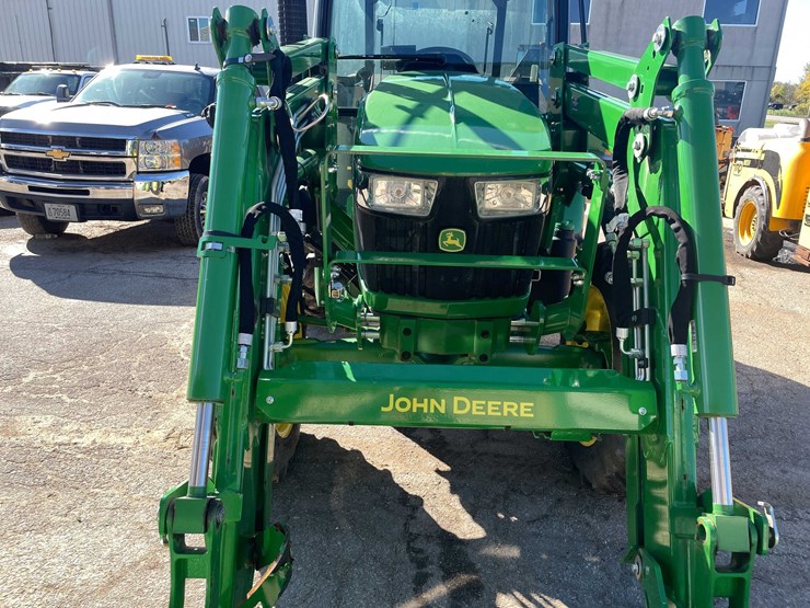 2024-john-deere-5075e-image-41