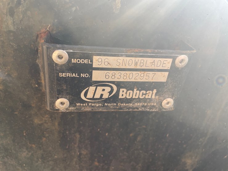 #3169-•-bobcat-universal-mount-hydraulic-angle-plow-image-10
