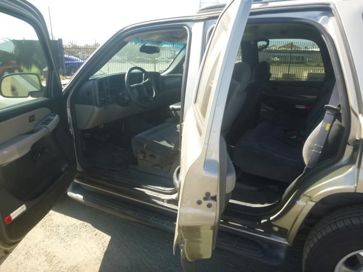 2002-chevrolet-tahoe-image-5