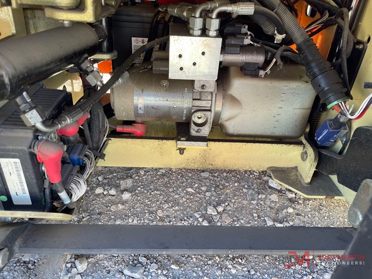 2015-jlg-1230es-image-16