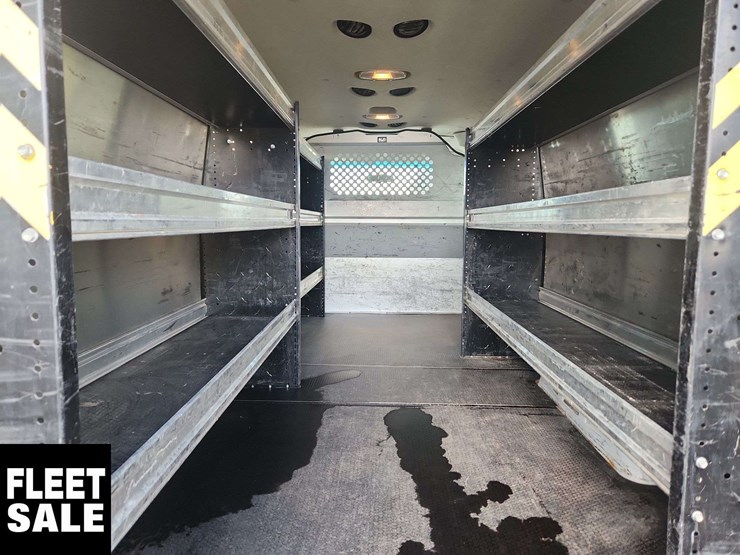 2014-ford-cargo-image-27