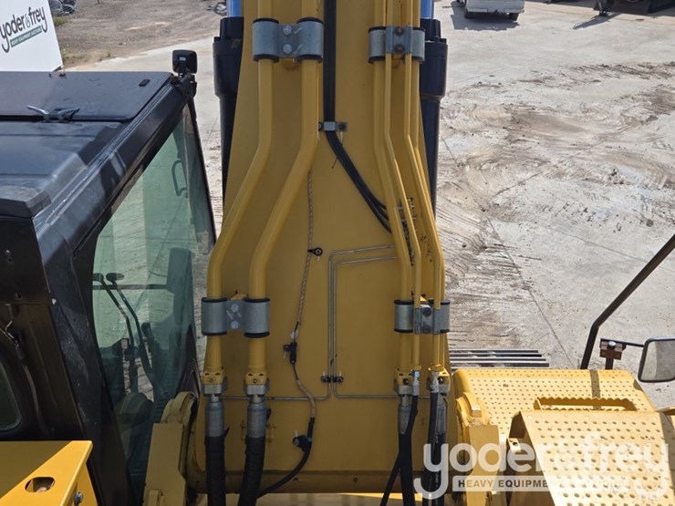 2018-caterpillar-352-image-54