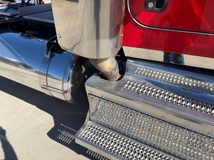 2020-peterbilt-389-image-24