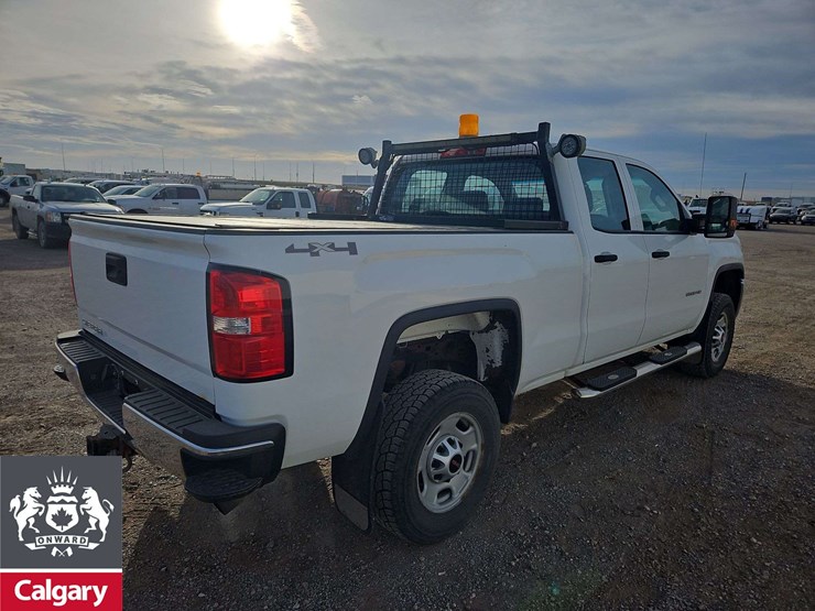 2015-gmc-sierra-2500hd-image-4
