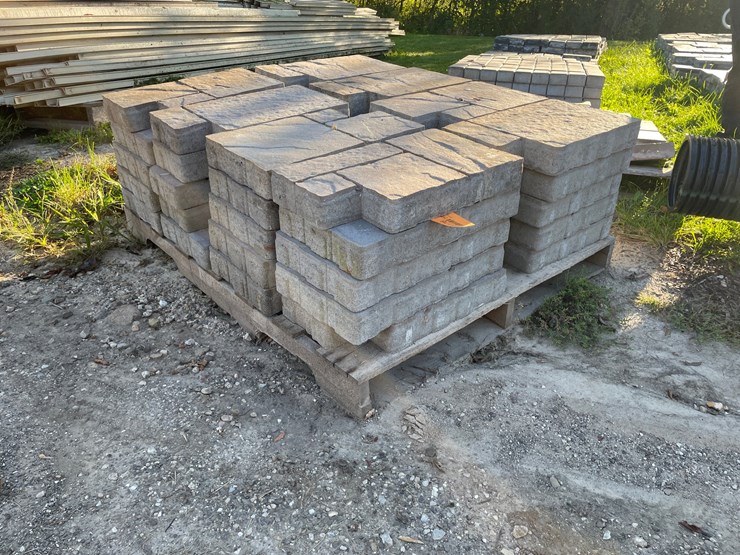 #3176-•-pallet-of-decorative-landscape-block-image-3
