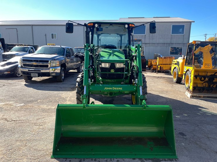 2024-john-deere-5075e-image-2
