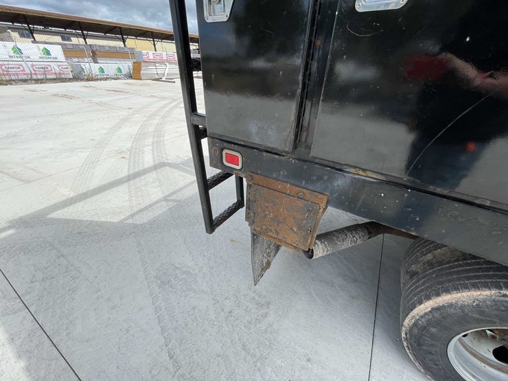 2018-chevrolet-3500-image-37