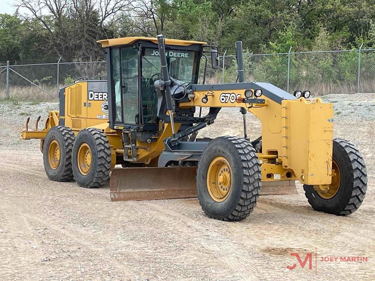 2010-deere-670g-image-1