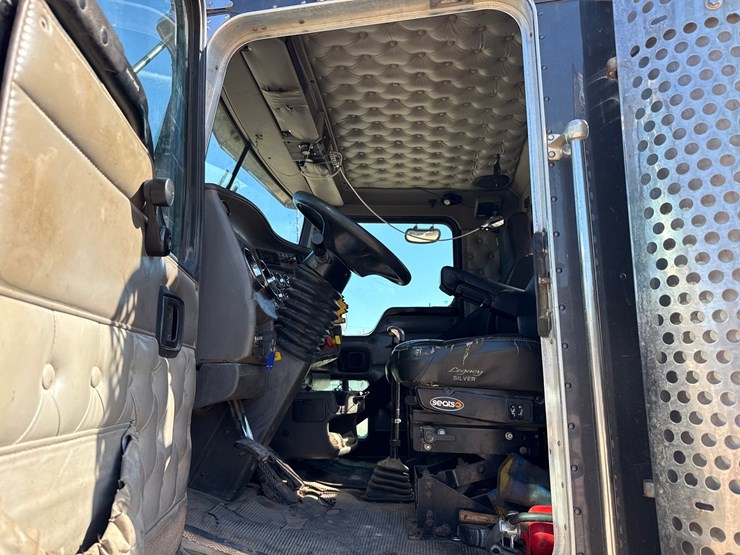 2005-kenworth-t800-image-56