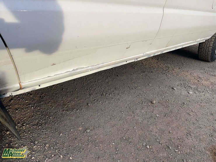 2014-ford-cargo-image-25