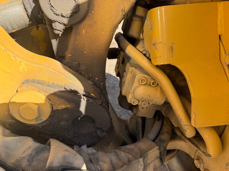 deere-672d-image-11