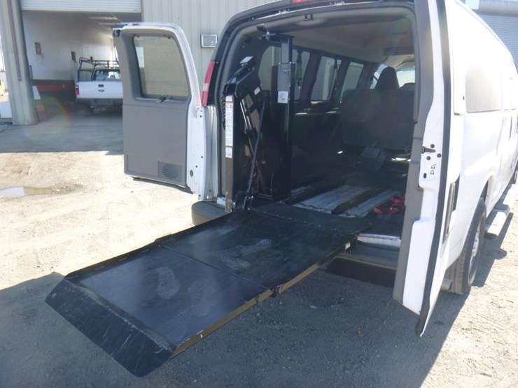 2016-chevrolet-express-2500-image-9