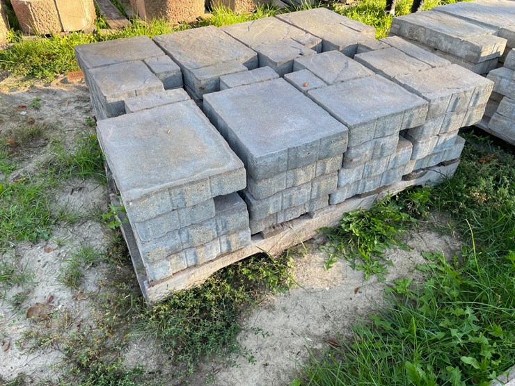 #3188-•-(2)-pallets-of-decorate-concrete-landscape-pavers-image-6